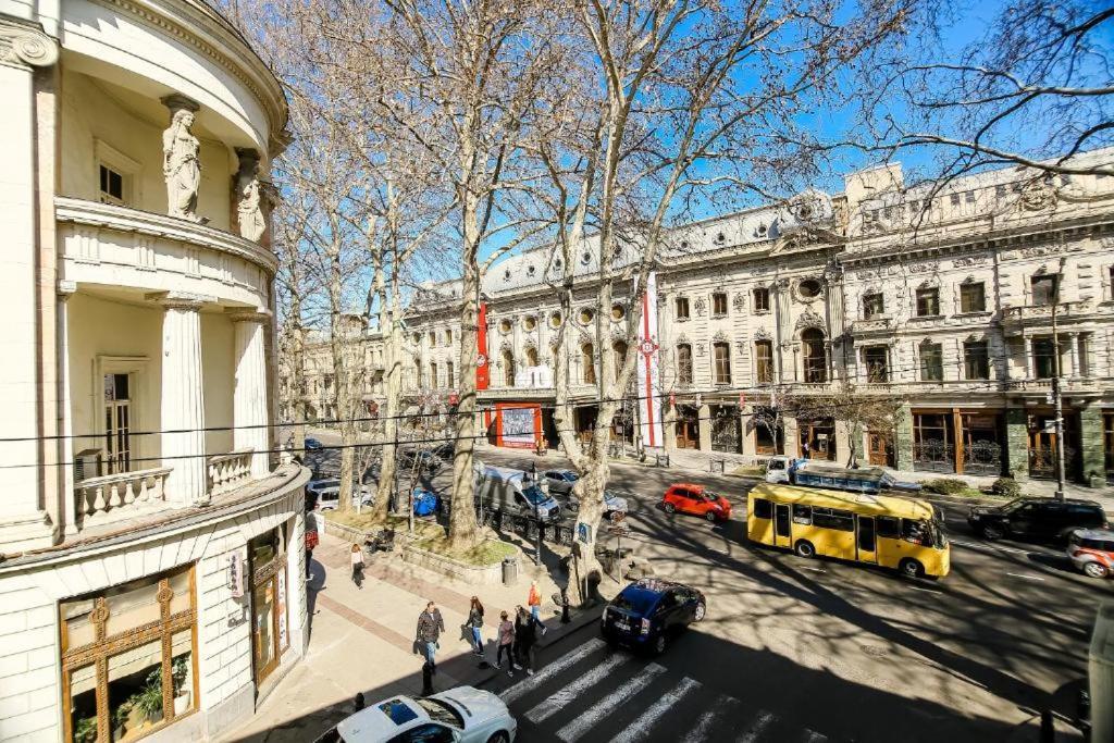 Town Center Rustaveli Aparthotel Tbilisi Ngoại thất bức ảnh