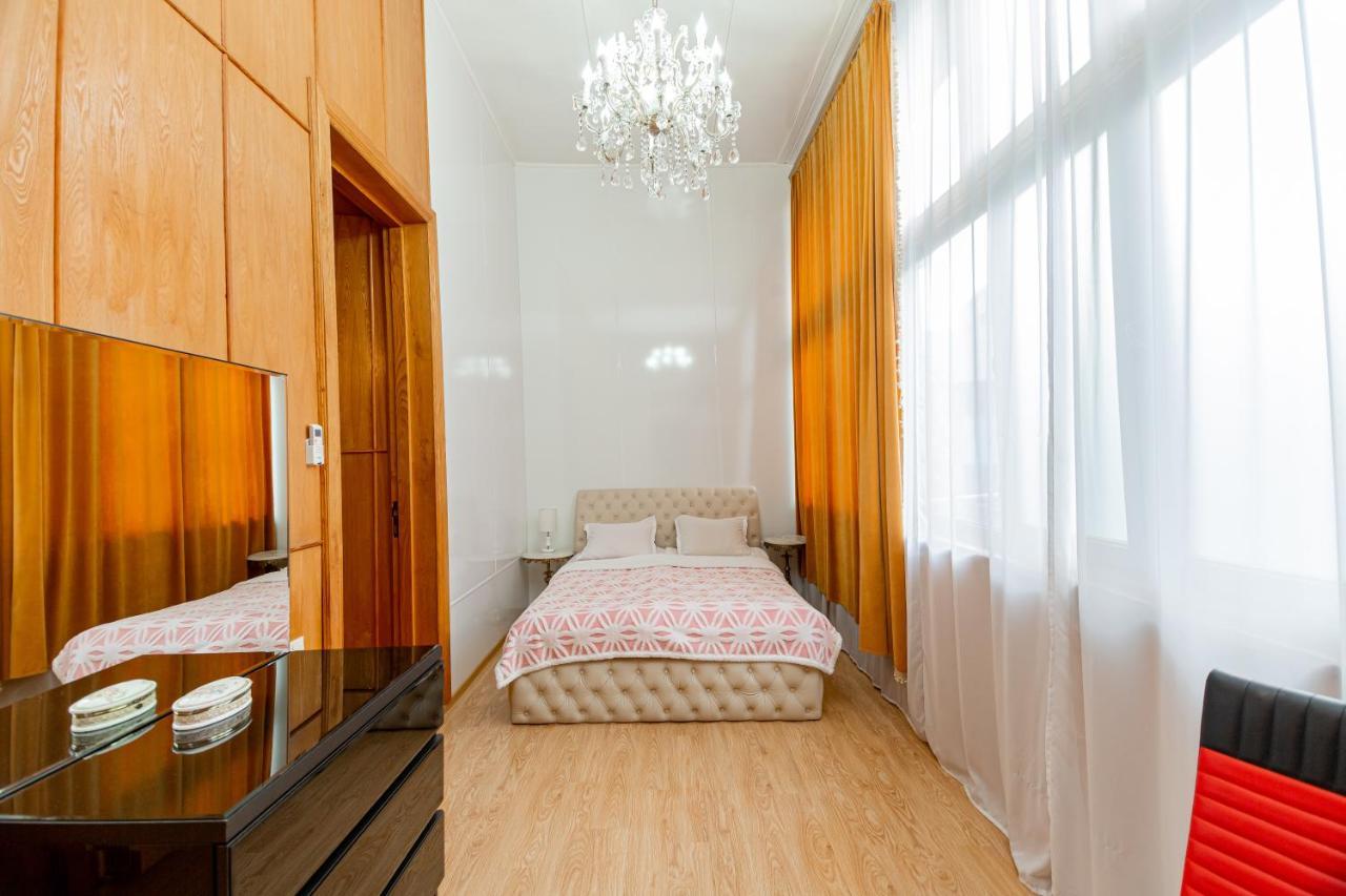 Town Center Rustaveli Aparthotel Tbilisi Ngoại thất bức ảnh