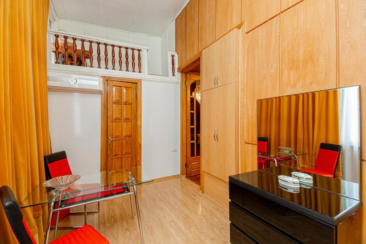 Town Center Rustaveli Aparthotel Tbilisi Ngoại thất bức ảnh